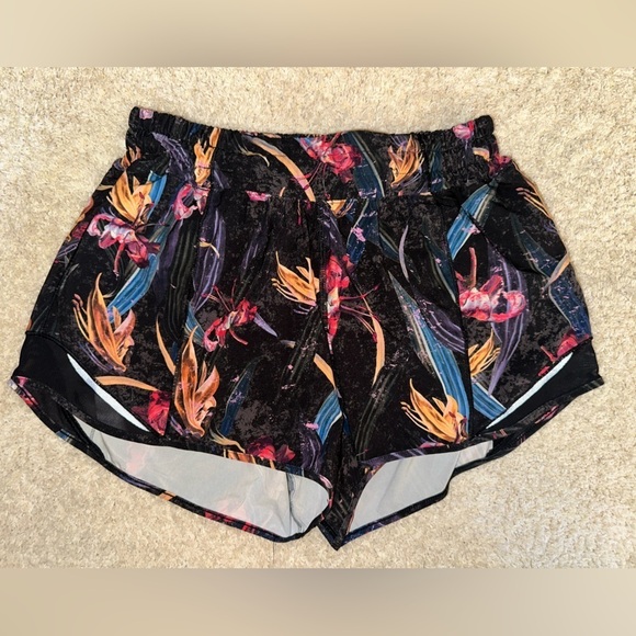 Lululemon Hotty Hot Low-Rise Lined Short 4" - Picture 1 of 5